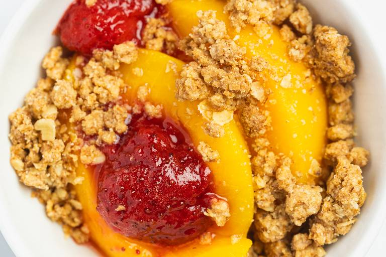 Peach and Strawberry Crumble
Vanilla Cream