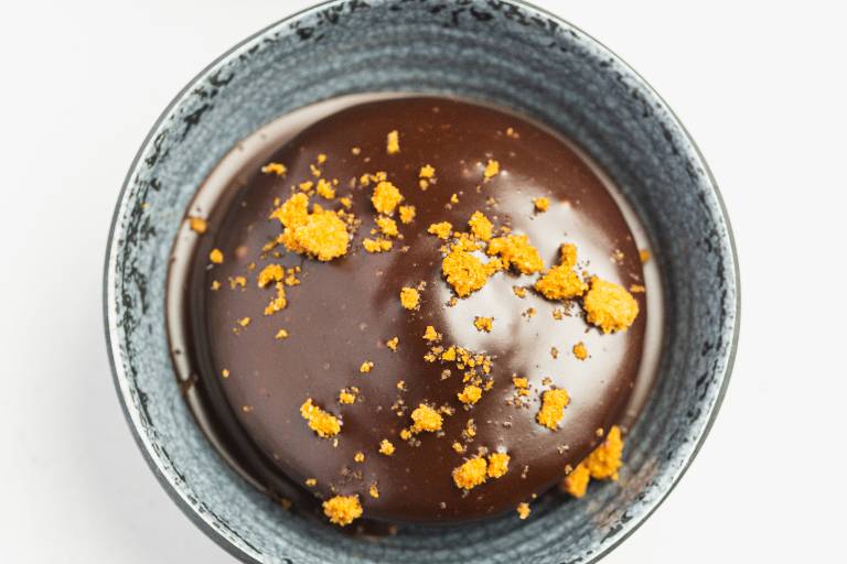 Rich Chocolate Cake  Chocolate
Ganache  Speculoos Crumble